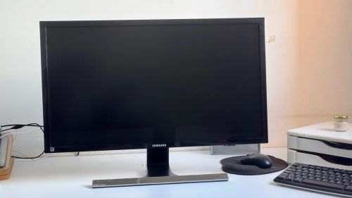 Monitor 28 polegadas. Samsung 