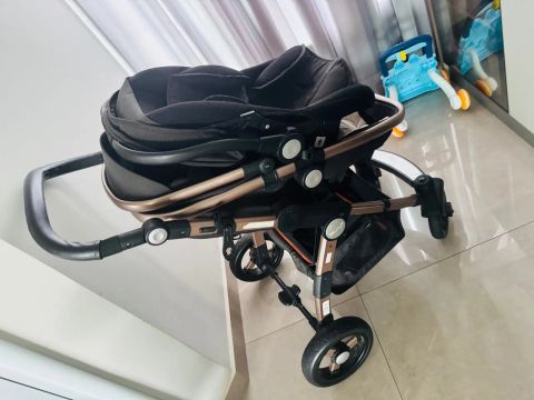 Carrinho de Bebê - Dobrável e Leve