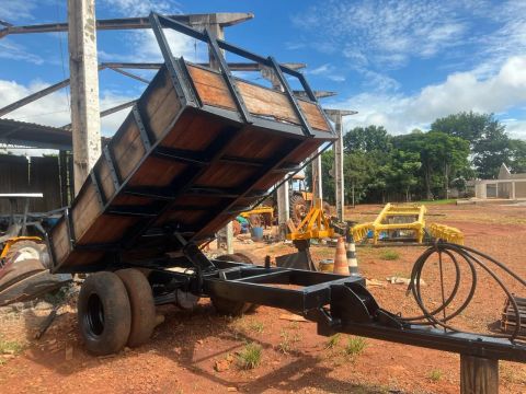 Carreta para trator basculante hidráulica 