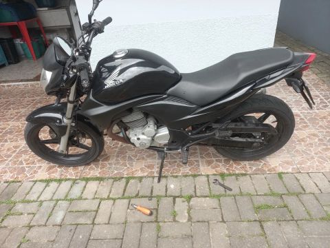 Honda CB300R - Preta - Impecável!