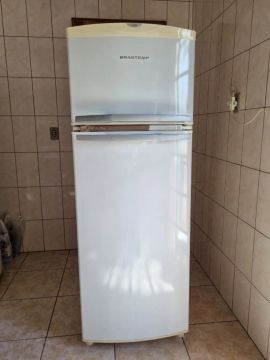 Geladeira Brastemp duplex frost free 110V em ótimo estado, nunca estragou.