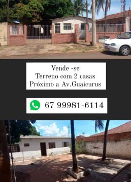 Terreno à venda com duas casas