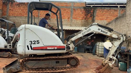 Mini Escavadeira Bobcat 325