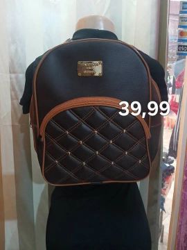 Mochila feminina de couro - Preta