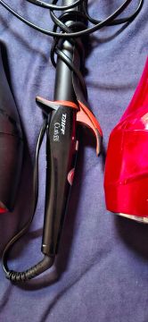 Vendo três itens 2 secadores e 1 babyliss.