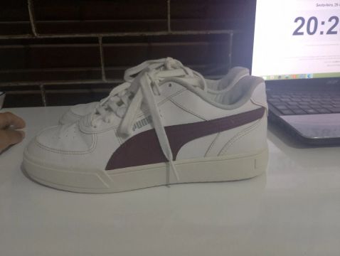 Tênis Puma Branco com Detalhe em Vinho