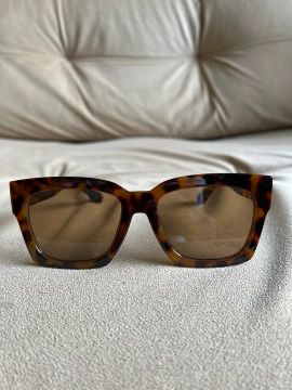 Óculos de sol estilo gatinho em acetato tartaruga