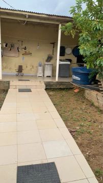 Casa com 3 quartos em rua publica