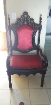 Poltrona de Madeira Maciça