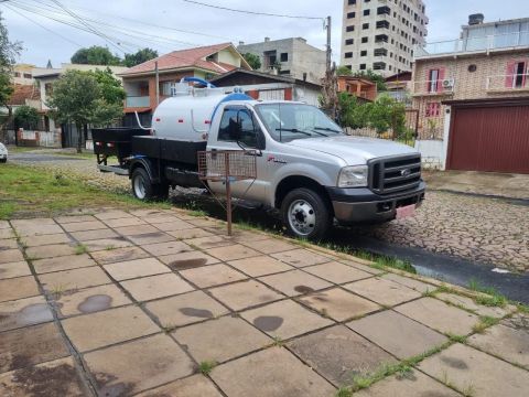 Caminhão Ford F4000 ano 2015 - Limpa Fossa 