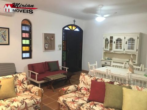 Casa a venda em Peruíbe, próximo a praia