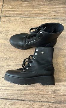 Bota semi nova via Marte