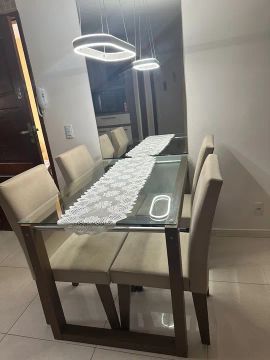Mesa de Jantar em Madeira com Tampo de Vidro
