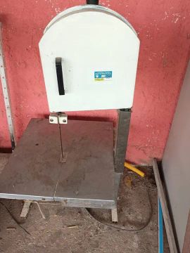 Serra para açougue ótimas condições 