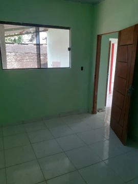 Aluga-se casa no bairro aponiã 