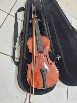 Violino com Estojo, leia a legenda 