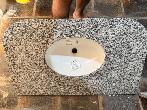 Cuba para banheiro Deca com tampão em granito 