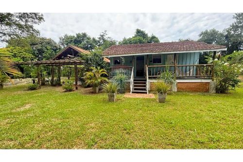 Chácara com casa de madeira em Botucatu