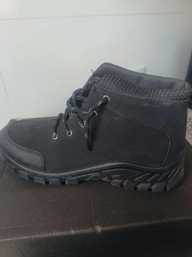 3 pares de calçados 