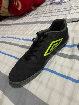Vendo chuteira umbro