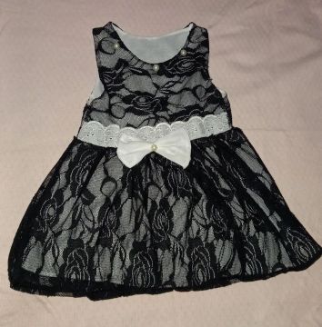 Vestido de renda e de moranguinho 