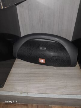 vendo essa boomsbox simi nova 