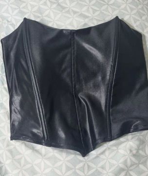 Blusa Top "tomara que caia" de couro preto