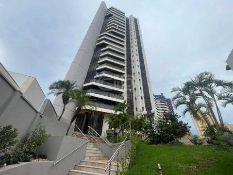 Apartamento semi-mobiliado com 4 quartos e 335m² no Ed. Saint Paul