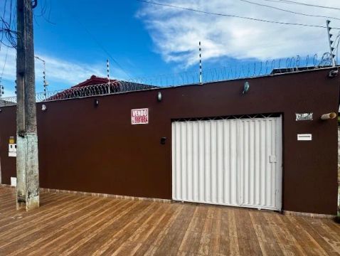 Vendo casa em Rio verde,Goiás aceito carro ou moto no negocio do meu interesse  Localizada