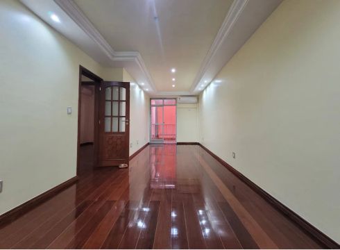Apartamento na Praça Seca, Rua Florianópolis - 03 quartos.