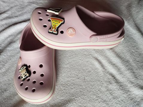 Chinelos Crocs Rosa com Jibbitz