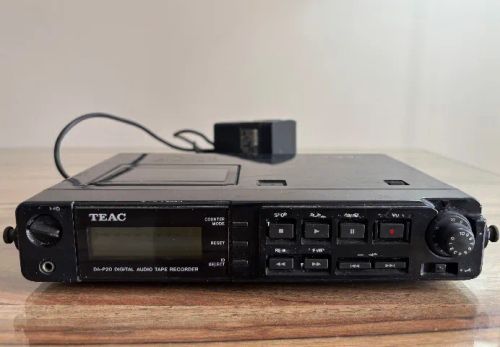 Gravador DAT - Teac DA-P20  Japonês - com Defeito, para retirada de peças ou conserto