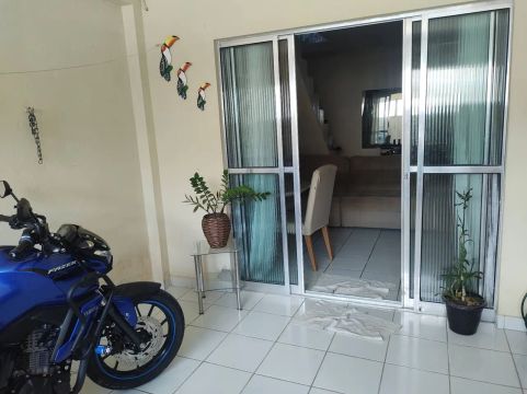 Casa para Alugar, 2 quartos e garagem, água incluso no valor.