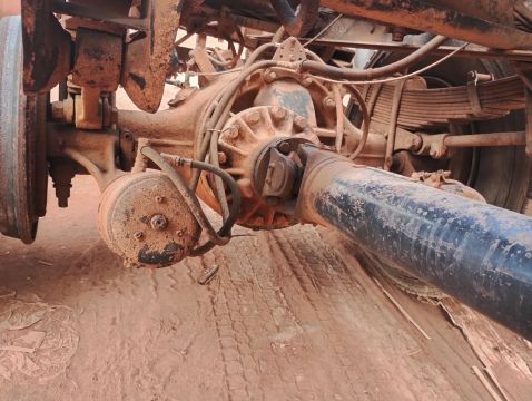 Diferencial redutor da Volvo NH 12-380 ano 2001.