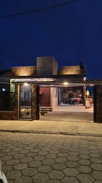 Casa moderna demboski içara com fino acabamento e piscina 