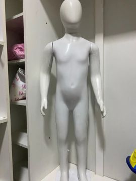Mannequin infantil para loja de roupas