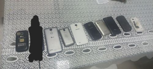 Celulares com defeitos. 