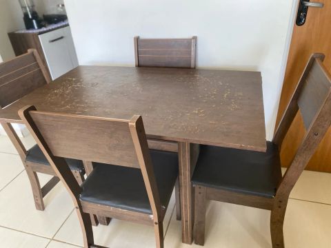 Mesa de Jantar 4 Cadeiras