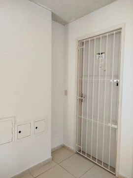 Aluga-se apartamento.