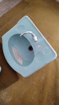 Pia antiga Hervy com coluna azul vintage