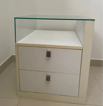 2 Gaveteiros com Tampo de Vidro Branco