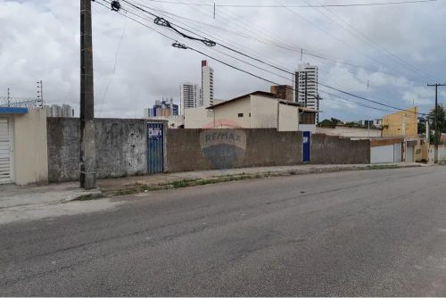 VENDO Terreno em Capim Macio com 1.065m²