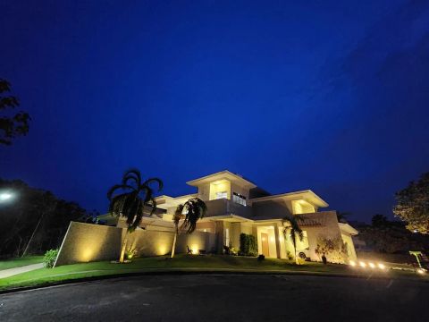 Vende-se ou aluga-se mobiliado com 4 suíte para locação no Belvedere 1 em Cuiabá MT