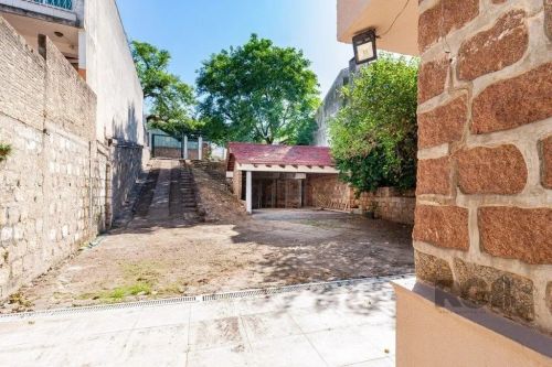 Casa em terreno espaçoso (551 m²) em uma localização privilegiada, próxima ao Colégio Farr
