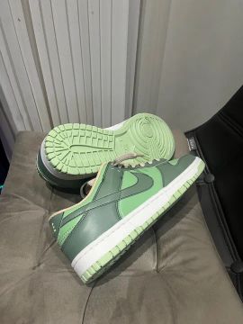 Nike Dunk Low - Tamanho 40