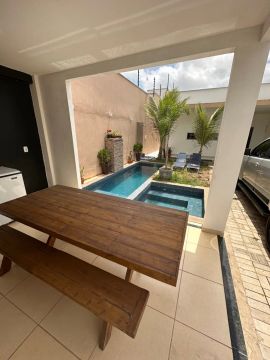 Alugo casa mobiliada no Aracagi. 3 quartos sendo uma suíte. Piscina e área gourmet 