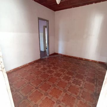 Realiza Imóveis - VENDO ÓTIMA CASA/TERRENO NO CENTRO - BELFORD ROXO.