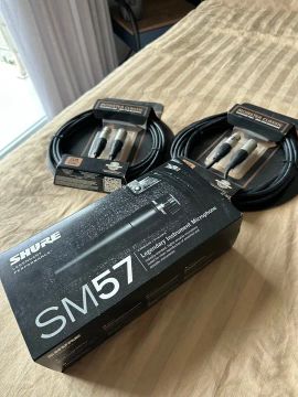 Microfone Shure SM57 e Cabos Monster Classic