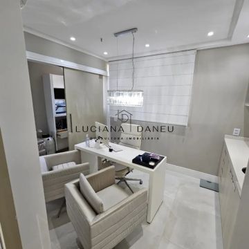 Sala com móveis planejados no Premier