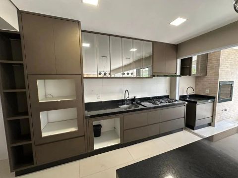 Urgente Apartamento no Soberano  404 Sul  166m²  -